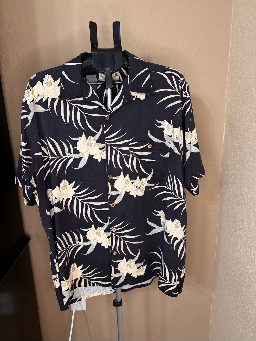 Men's Black Floral Short-Sleeve Button-Down Shirt 100% Silk